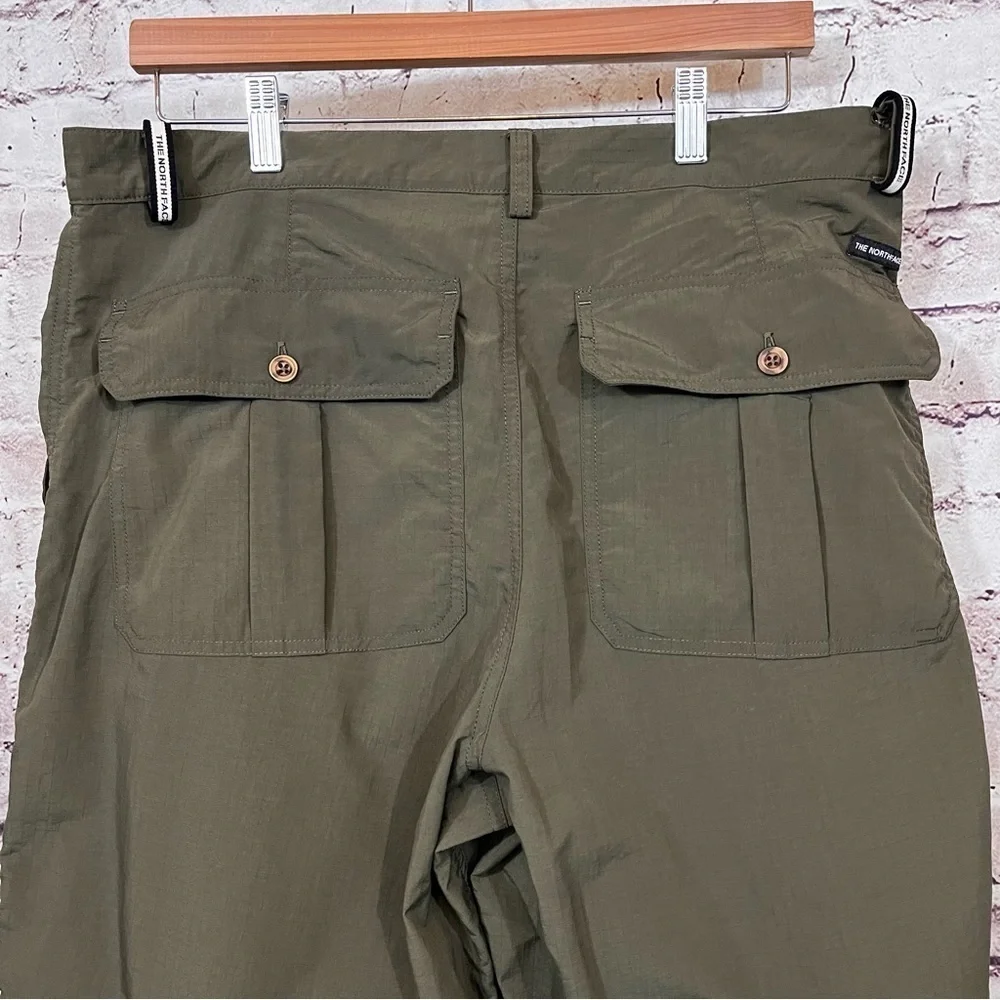 The North Face Green 2 in 1 Convertible Zip Nylon Hiking Pants